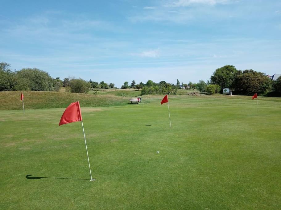 Charmant T2 Au Coeur Du Golf De Port Bourgenay Talmont-Saint-Hilaire Exterior photo